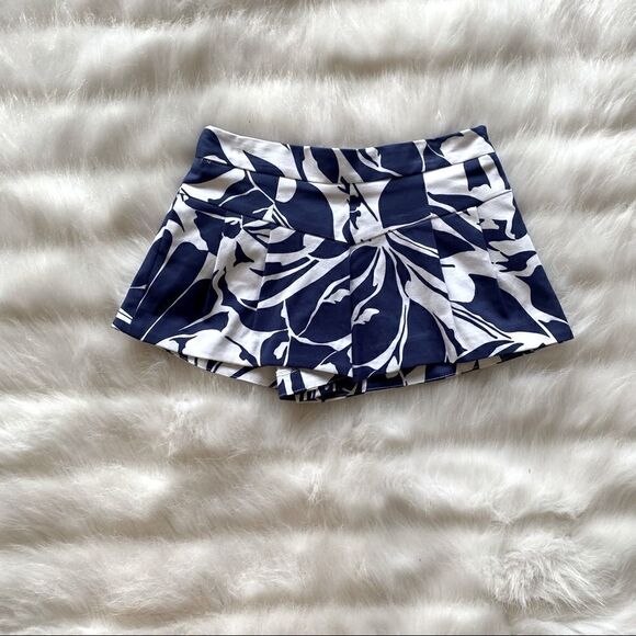 Milly Minis NWT Magnolia Print Pleated Shorts (8) - Picture 6 of 11